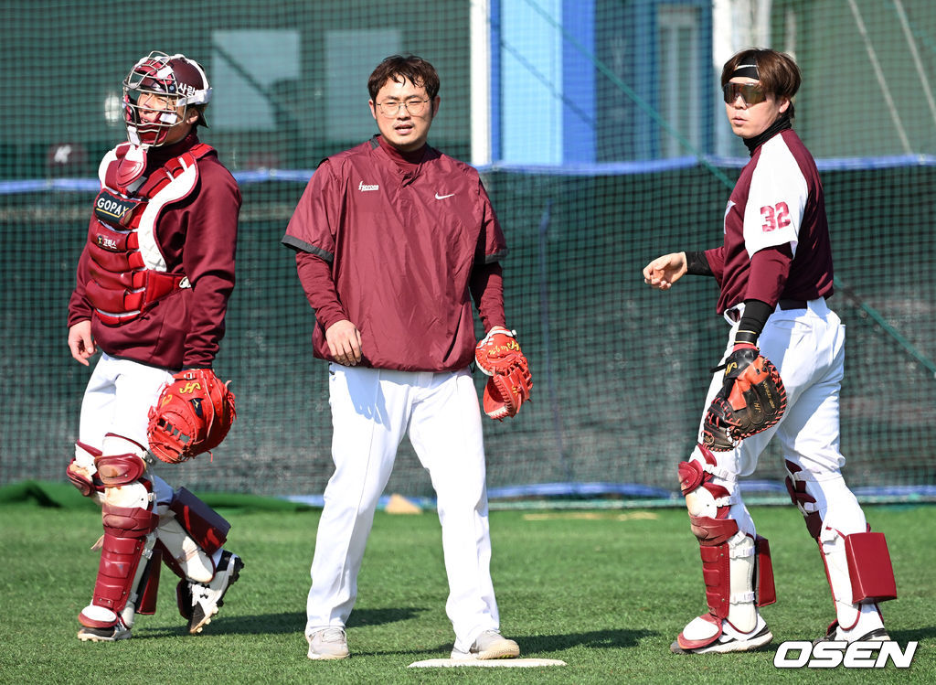 키움 포수 이지영-김재현-박동원이 훈련하고 있다. /OSEN DB
