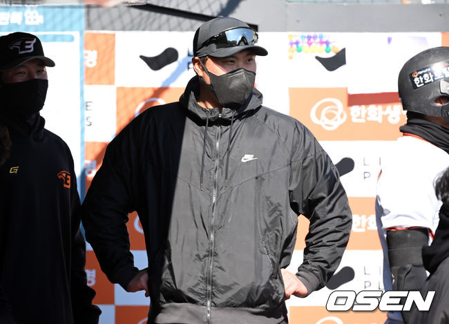 류현진이 한화 청백전을 지켜보고 있다. 2022.02.23 / soul1014@osen.co.kr