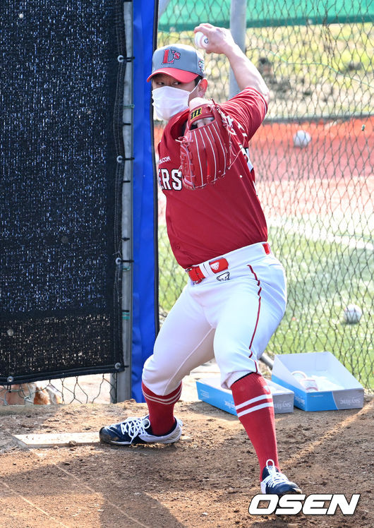 SSG 김상수가 불펜 피칭을 펼치고 있다. 2022.02.21 / dreamer@osen.co.kr