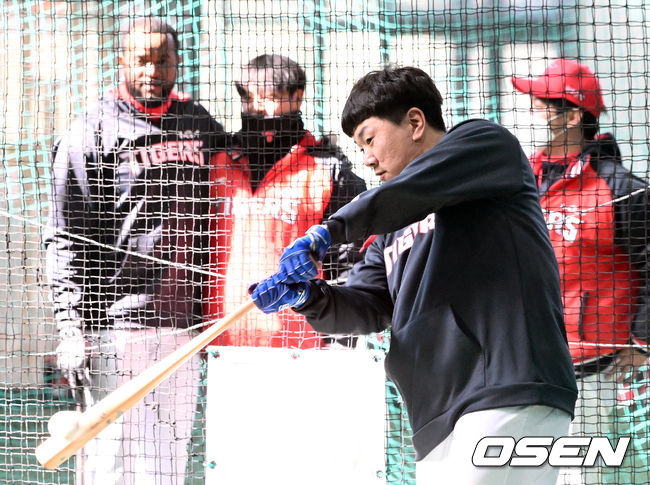 ] KIA 타이거즈 스프링캠프가 17일 전라남도 함평 KIA챌린저스필드에서 진행됐다.KIA 이우성이 타격 훈련을 하고 있다. 2022.02.17 /cej@osen.co.kr