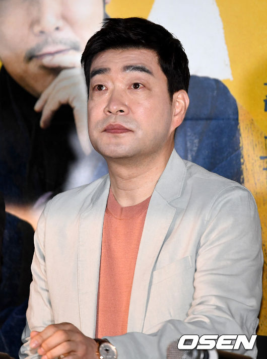 배우 손현주가 참석해 인사말을 준비하고 있다. /dreamer@osen.co.kr