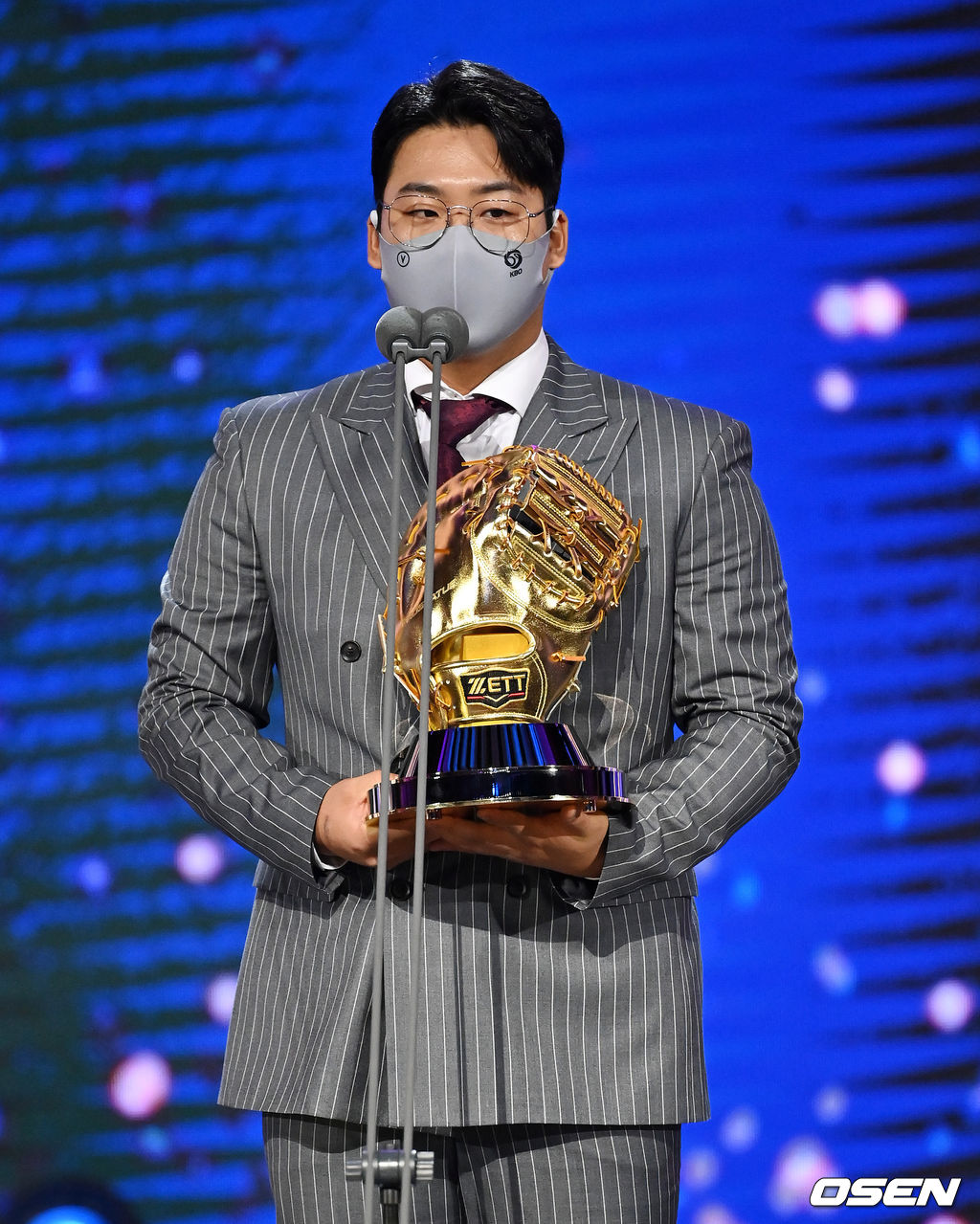 골든글러브 1루수 부문에 KT 강백호가 수상하며 소감을 말하고 있다. 2021.12.10 