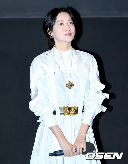 배우 이영애가 포토타임을 하고 있다./ksl0919@osen.co.kr