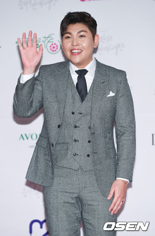 28일 오후 서울 여의도 63빌딩에서 진행되는 '제25회 대한민국 문화연예대상' 레드카펫 행사에서 가수 한동근이 포즈를 취하고 있다/  soul1014@osen.co.kr