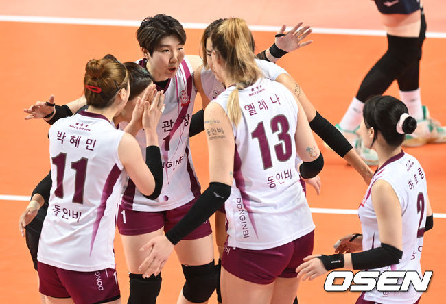 KGC 선수들이 득점에 기뻐하고 있다. 2022.02.28 /OSEN DB