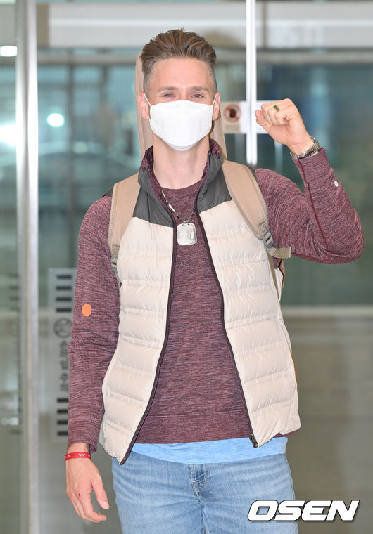 뷰캐넌이 취재진을 향해 인사를 하고 있다.  2022.01.27 /  soul1014@osen.co.kr