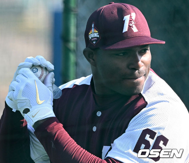 키움 푸이그가 타격 훈련을 하고 있다. 2022.02.10 / dreamer@osen.co.kr