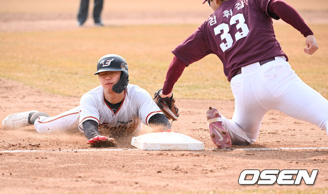 4일 오후 대전 한화생명이글스파크에서 2022시즌 프로야구를 준비하는 한화 이글스와 키움 히어로즈의 연습경기가 진행됐다.6회말 1사 2루 한화 이성원의 타석때 2루 주자 이원석이 3루 도루 성공하고 있다  2022.03.04 / soul1014@osen.co.kr