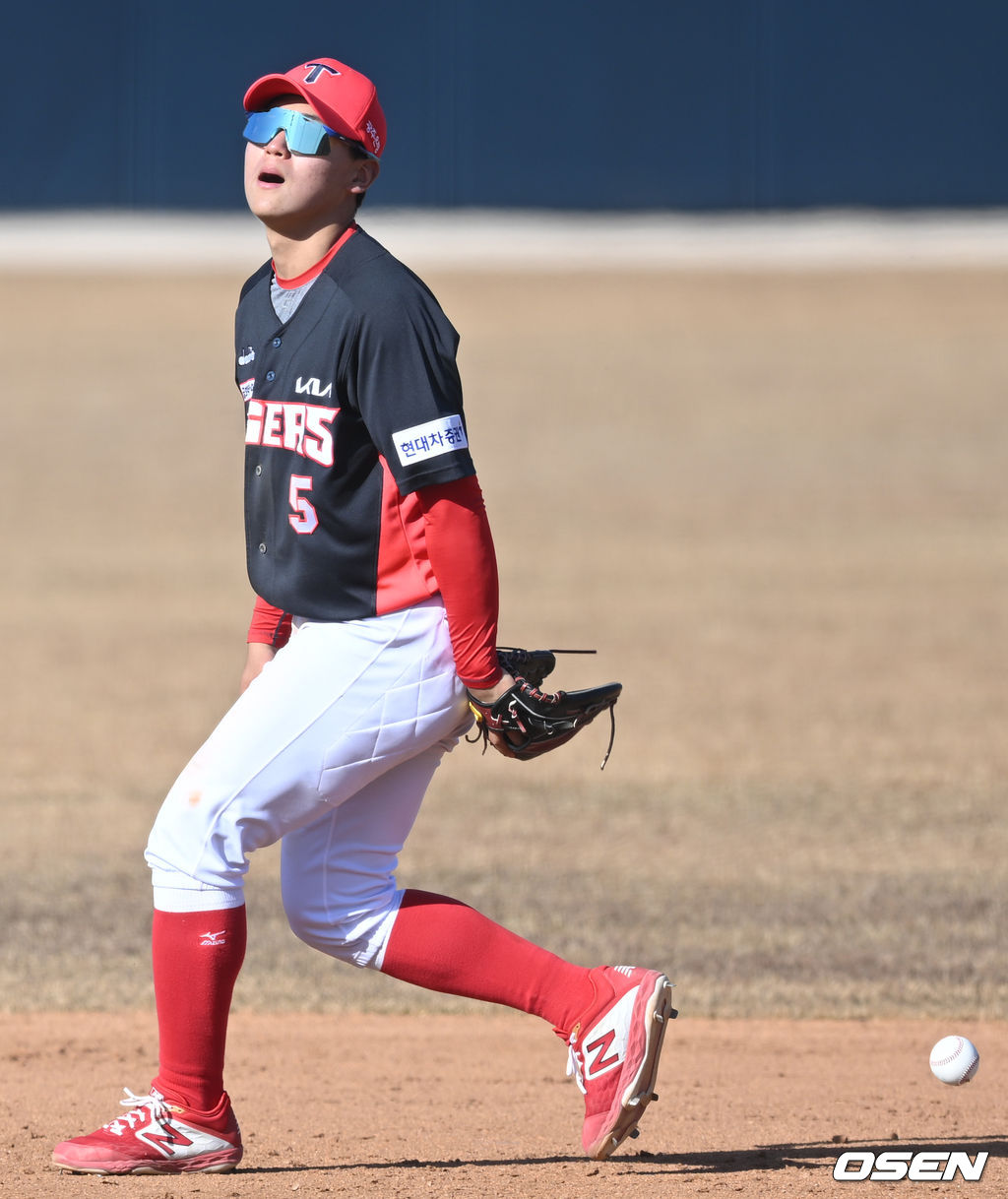 9회말 1사 1, 3루 KT 김병희의 내야땅볼 때 KIA 유격수 김도영이 타구를 놓치고 있다. 2022.03.05 /ksl0919@osen.co.kr