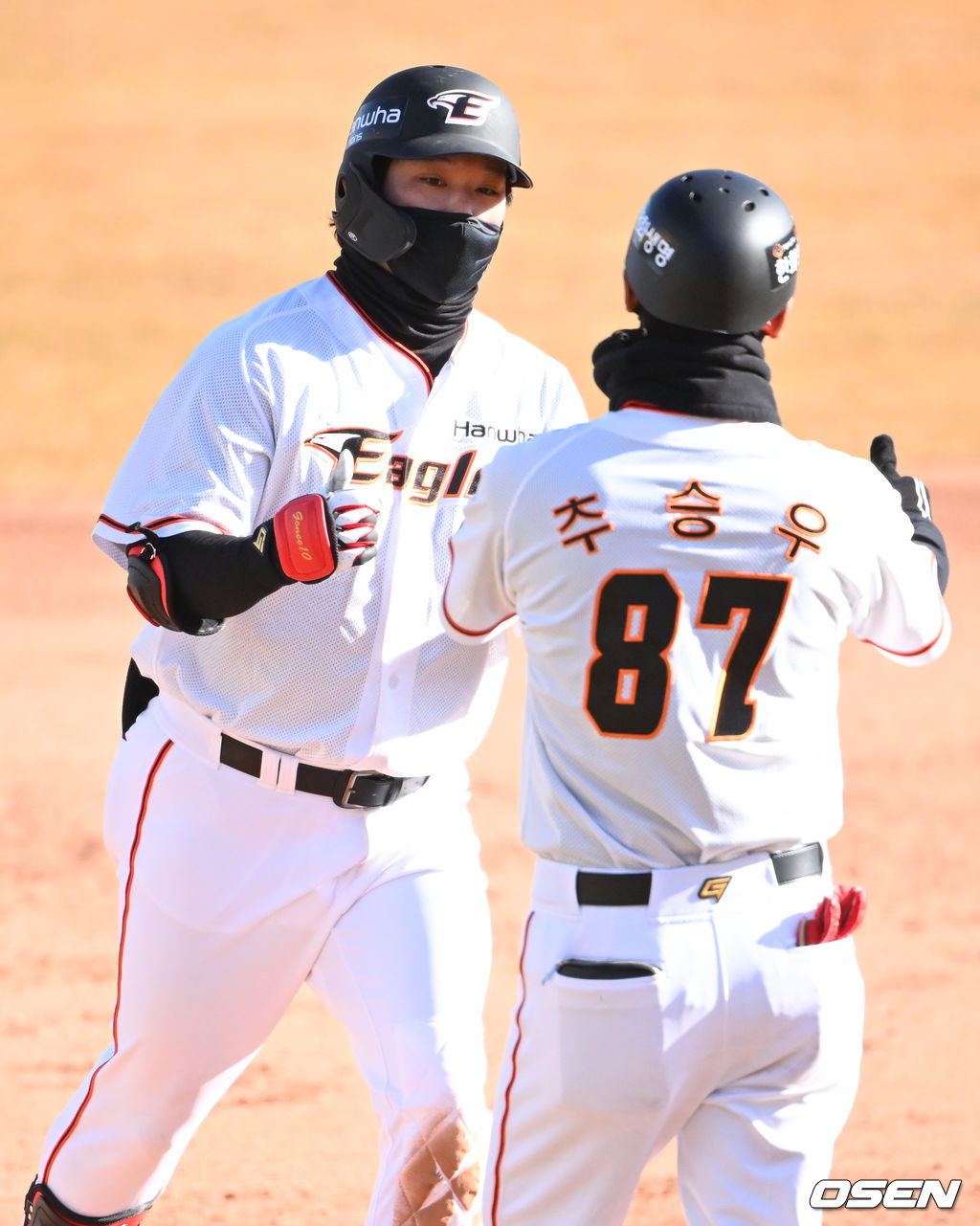 9회말 끝내기 2점 홈런을 날린 이성곤이 베이스를 돌고 있다.  2022.03.05 / soul1014@osen.co.kr