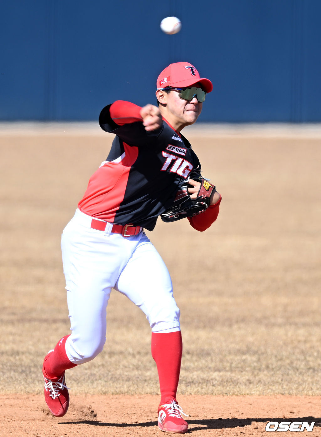 5회말 KIA 유격수 김도영이 타구를 1루로 송구하고 있다. 2022.03.05 /ksl0919@osen.co.kr