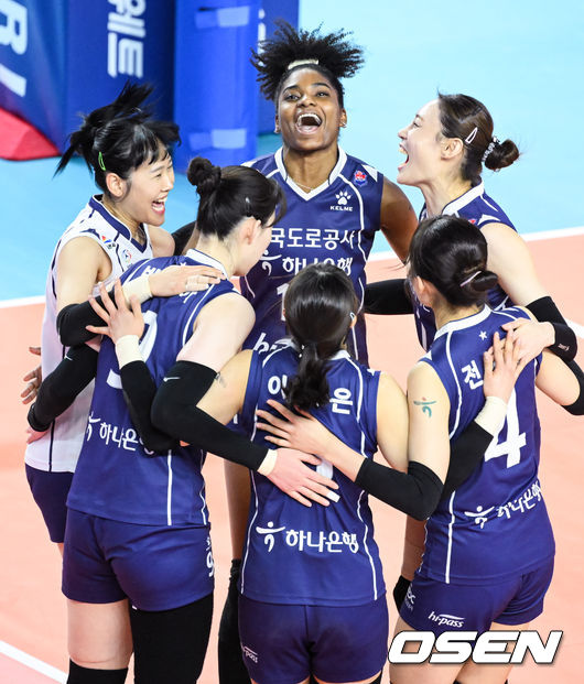 한국도로공사가 득점 후 기뻐하고 있다. /OSEN DB