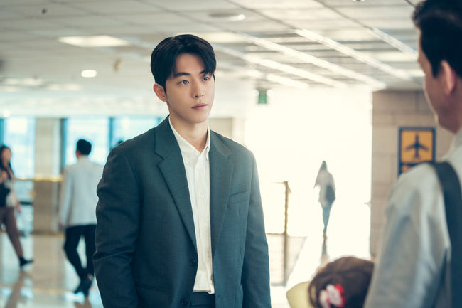 '스물다섯 스물하나' 제공