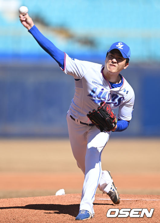 6일 오후 대구 삼성라이온즈파크에서 삼성 라이온즈와 SSG 랜더스의 연습경기가 열렸다. 1회초 삼성 선발 이재희가 마운드에 올라 힘차게 공을 뿌리고 있다. 2022.03.06 /ksl0919@osen.co.kr