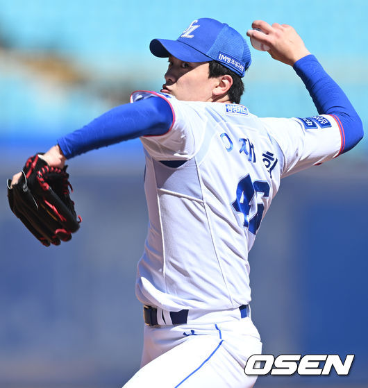 6일 오후 대구 삼성라이온즈파크에서 삼성 라이온즈와 SSG 랜더스의 연습경기가 열렸다. 1회초 삼성 선발 이재희가 마운드에 올라 힘차게 공을 뿌리고 있다. 2022.03.06 /ksl0919@osen.co.kr