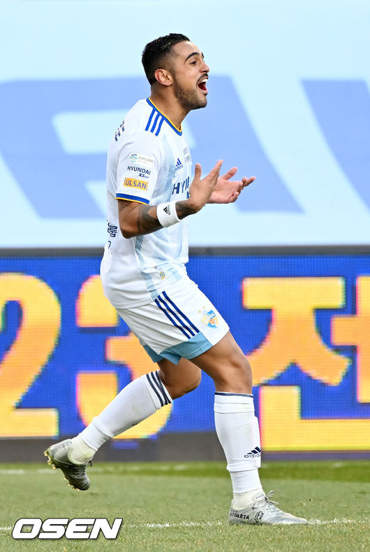 전반 울산 레오나르도가 선제골을 성공시킨 후 기뻐하고 있다. /2022.03.06 / rumi@osen.co.kr