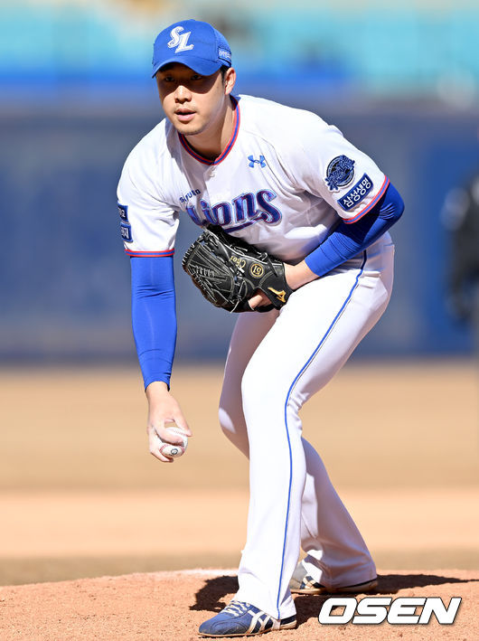 6일 오후 대구 삼성라이온즈파크에서 삼성 라이온즈와 SSG 랜더스의 연습경기가 열렸다. 8회초 삼성 최충연이 마운드에 올라 투구를 준비하고 있다. 2022.03.06 /ksl0919@osen.co.kr
