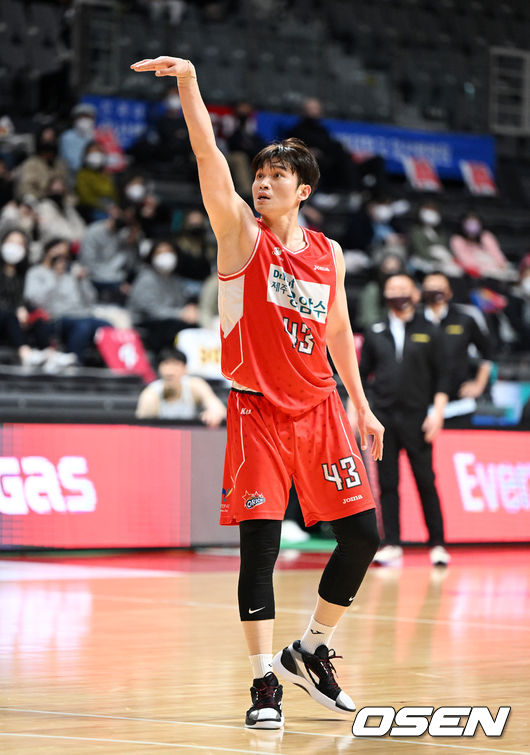 3쿼터 오리온 이대성이 3점슛을 시도하며 볼을 바라보고 있다. 2022.03.07 /jpnews@osen.co.kr