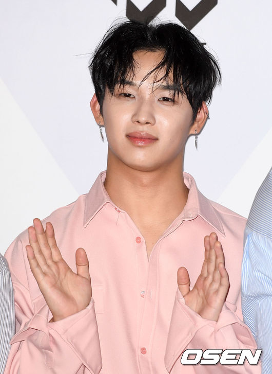 그룹 비투비 임현식이 포토타임을 갖고 있다./sunday@osen.co.kr