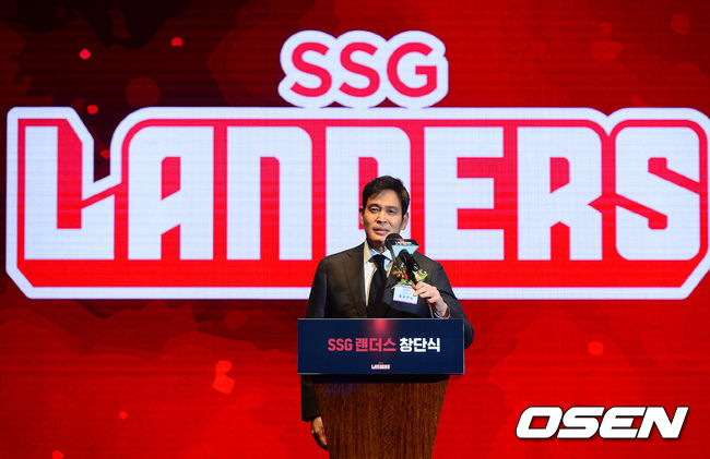 SSG 정용진 구단주가 창단 포부를 발표하고 있다. /OSEN DB