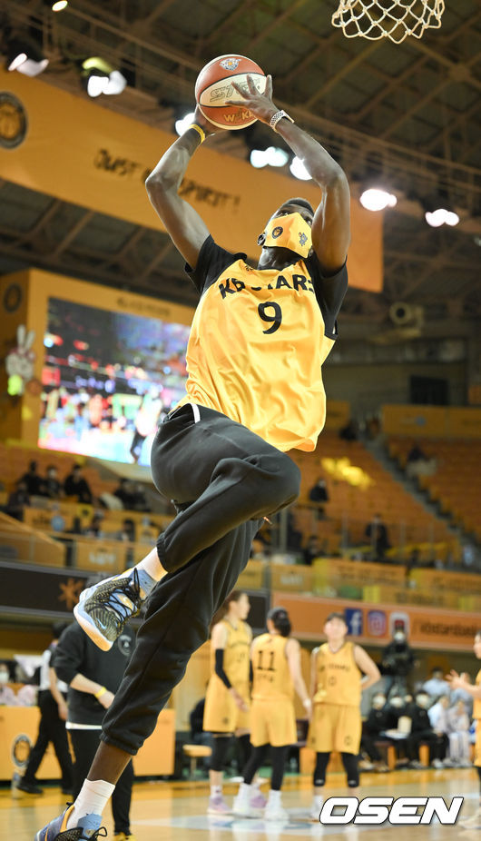 KB손해보험 케이타가 시투로 덩크슛을 성공시키고 있다. 2022.01.26 /OSEN DB