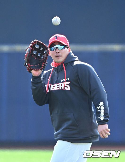 KIA 타이거즈 스프링캠프가 2일 전라남도 함평 KIA챌린저스필드에서 진행됐다.KIA 나성범이 수비 훈련을 하고 있다. 2022.02.02 /sunday@osen.co.kr