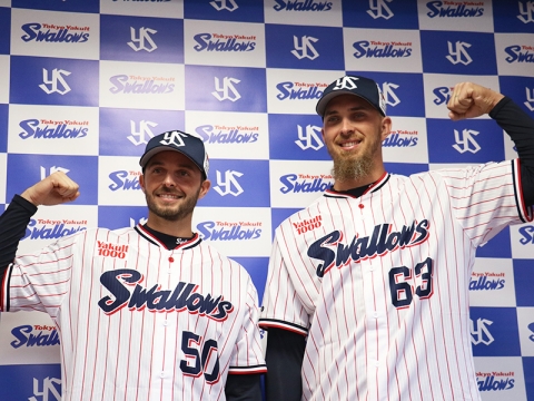 앤드류 수아레즈(좌)와 A.J. 콜 / 야쿠르트 공식 홈페이지 캡처