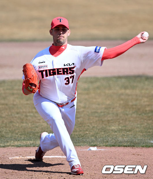 9일 광주기아챔피언스필드에서 KIA 타이거즈와 한화 이글스의 연습경기가 열렸다. 2회초 무사에서 KIA 선발투수 놀린이 역투하고 있다. 2022.03.09 / sunday@osen.co.kr