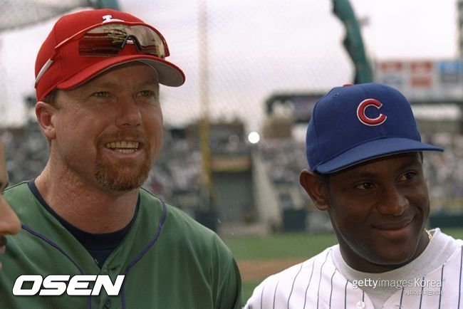 [사진] 마크 맥과이어, 새미 소사 ⓒGettyimages(무단전재 및 재배포 금지)