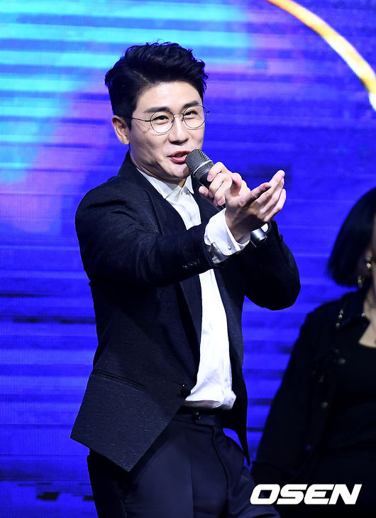 15일 오후 서울 여의도동 글래드호텔에서 ‘2020 MTN 방송광고 페스티벌’이 열렸다. 가수 영탁이 축하무대를 선보이고 있다. youngrae@osen.co.kr