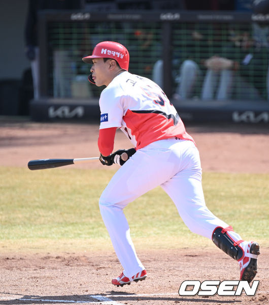 KIA 고종욱이 9일 한화와 연습경기에서 적시타를 치고 있다. 2022.03.09 / sunday@osen.co.kr