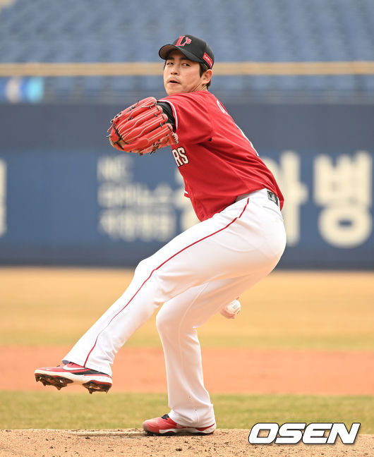 10일 경남 창원NC파크에서 NC 다이노스와 SSG 랜더스의 연습경기가 열렸다.SSG 선발투수 이태양이 역투하고 있다. 2022.03.10 / sunday@osen.co.kr