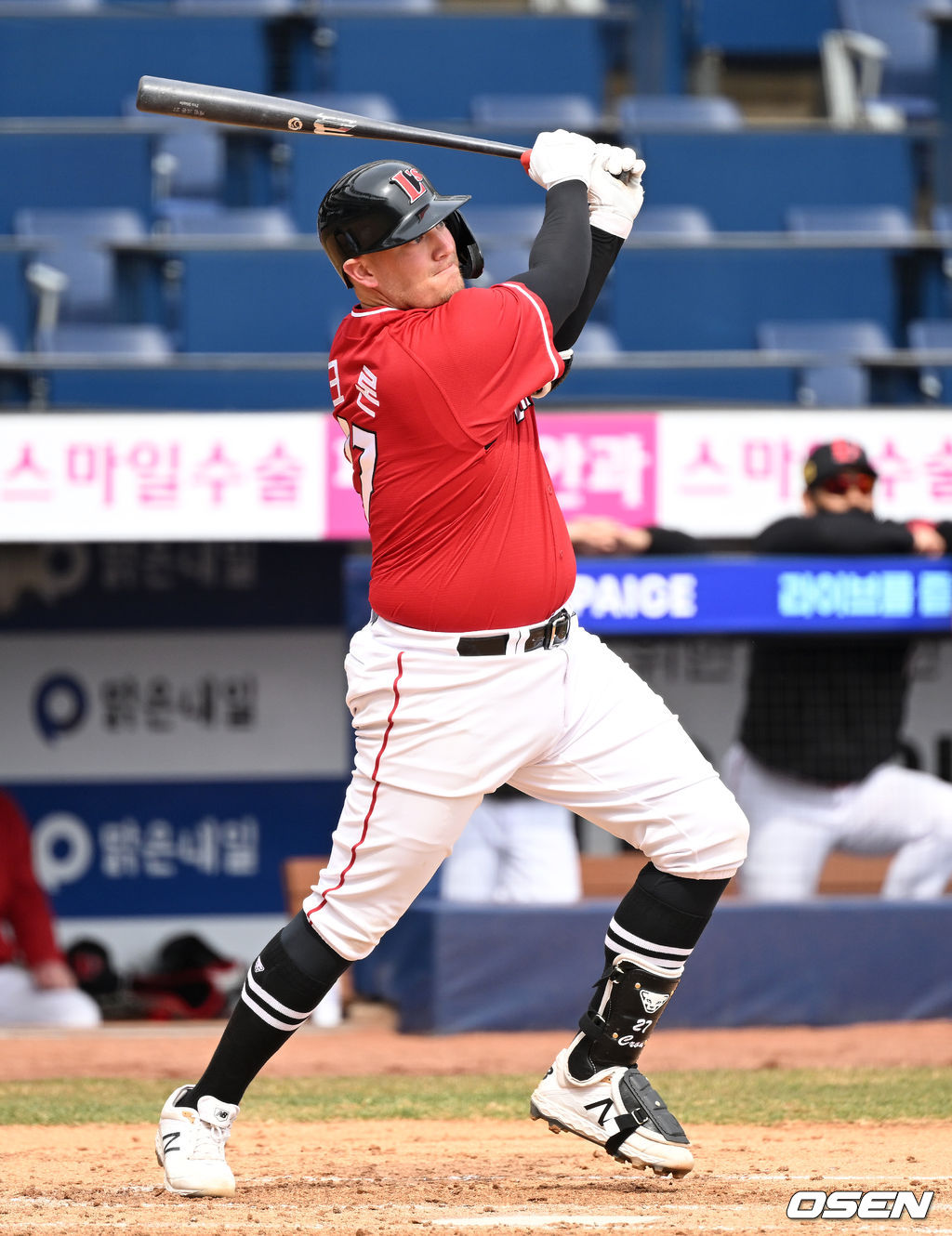 SSG 크론이 10일 창원NC파크에서 열린 연습경기에서 2루타를 치고 있다. 2022.03.10 / sunday@osen.co.kr