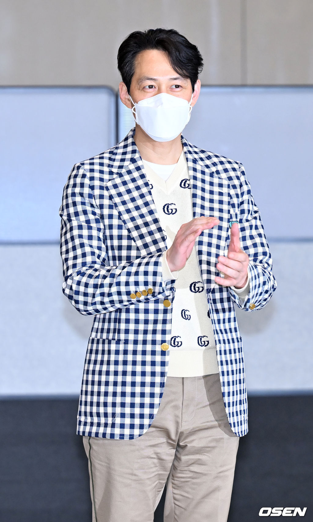 배우 이정재가 입국장을 통해 들어오고 있다. 21.03.02/rumi@osen.co.kr