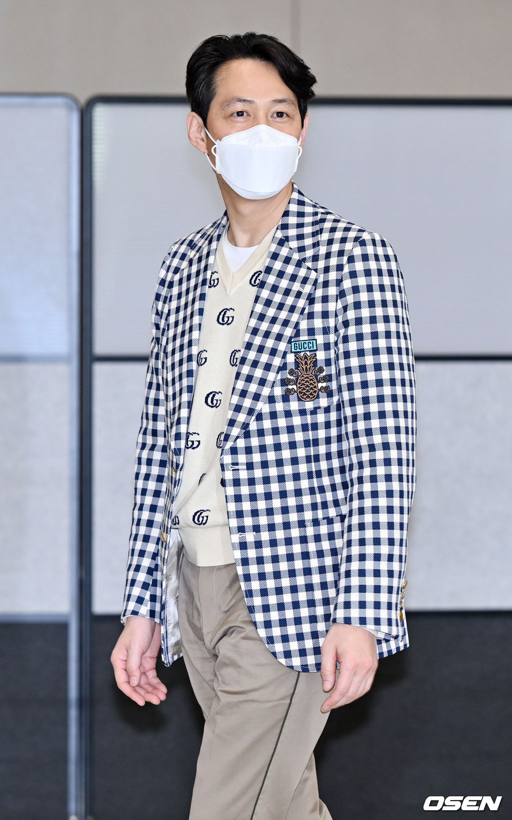 배우 이정재가 입국장을 통해 들어오고 있다. 21.03.02/rumi@osen.co.kr