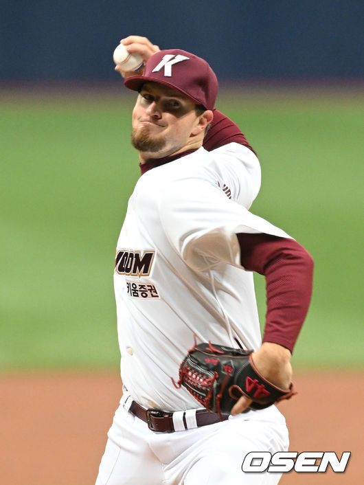 12일 서울 고척스카이돔에서 2022 KBO리그 시범경기 키움 히어로즈와 두산 베어스의 경기가 열렸다.1회초 무사에서 키움 선발투수 애플러가 역투하고 있다. 2022.03.12 / sunday@osen.co.kr