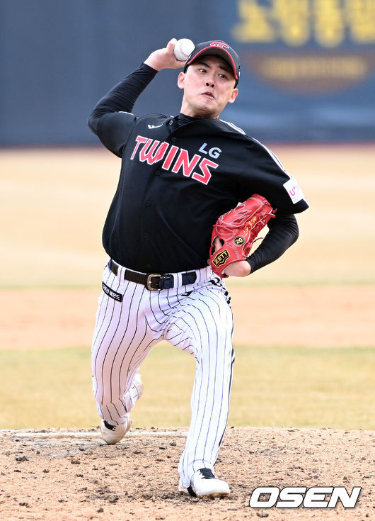 9회말 LG 임정우가 힘차게 공을 던지고 있다. 2022.03.12 /cej@osen.co.kr 