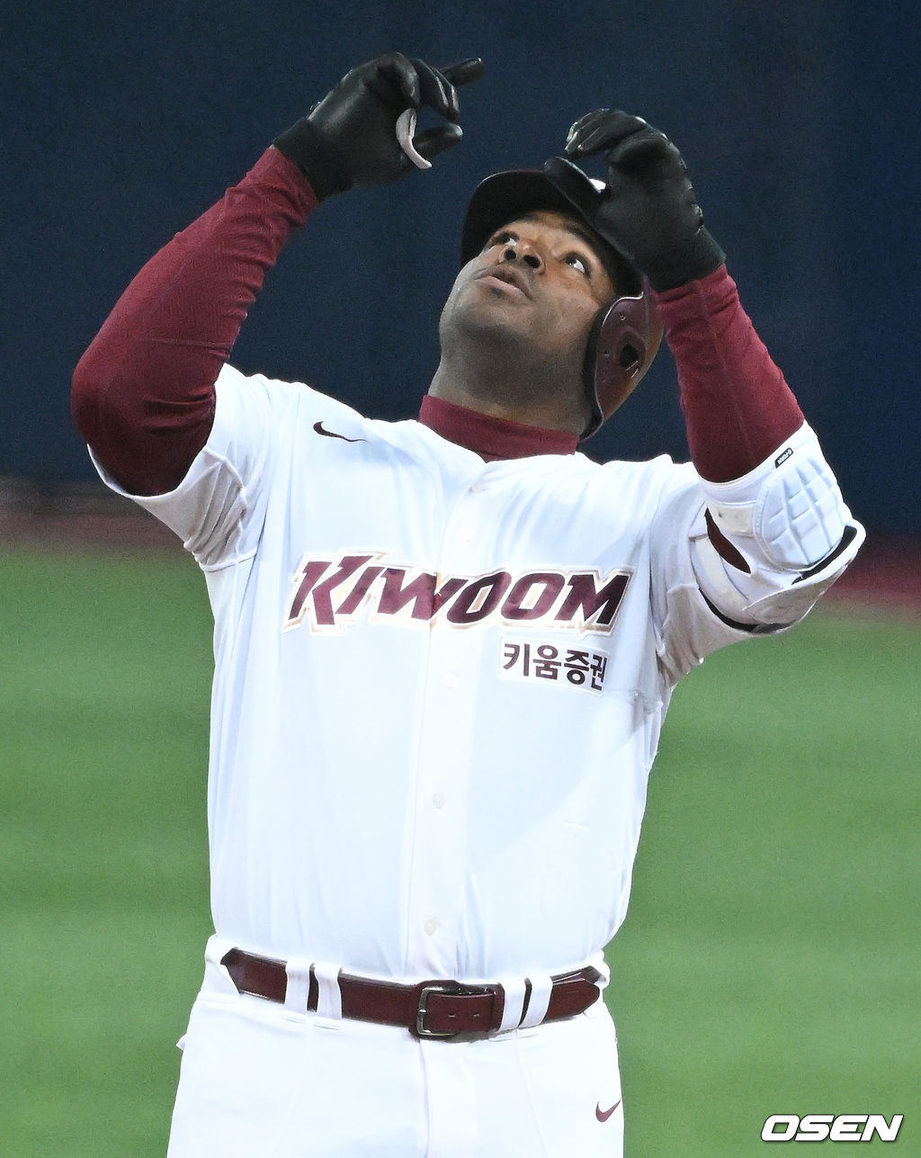 [OSNE=고척, 김성락 기자] 13일 서울 고척스카이돔에서 2022 KBO리그 시범경기 키움 히어로즈와 두산 베어스의 경기가 열렸다.5회말 키움 선두타자 푸이그가 2루타를 날린 뒤 세레모니를 하고 있다. 2022.03.13 /ksl0919@osen.co.kr
