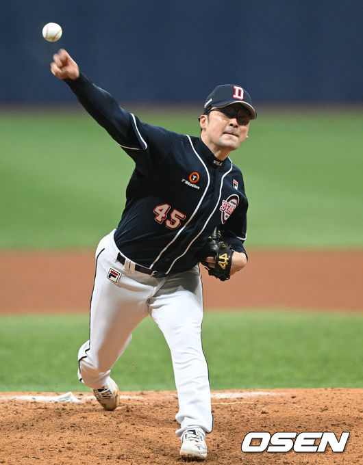 12일 서울 고척스카이돔에서 2022 KBO리그 시범경기 키움 히어로즈와 두산 베어스의 경기가 열렸다.6회말 두산 임창민이 역투하고 있다. 2022.03.12 / sunday@osen.co.kr