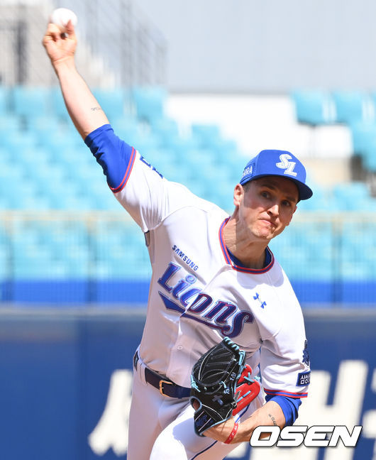 15일 오후 대구 삼성라이온즈파크에서 KBO리그 삼성 라이온즈와 KIA 타이거즈의 시범경기가 열렸다.1회초 삼성 선발 뷰캐넌이 힘차게 공을 던지고 있다. 2022.03.15 /cej@osen.co.kr