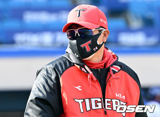 경기 종료 후 KIA 김종국 감독이 승리를 기뻐하고 있다. 2022.03.15 /cej@osen.co.kr