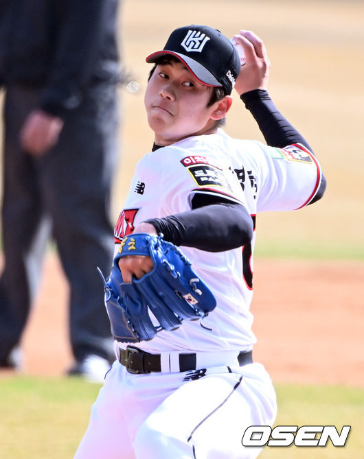 7회초 KT 신인 박영현이 역투하고 있다. 2022.03.15 / soul1014@osen.co.kr