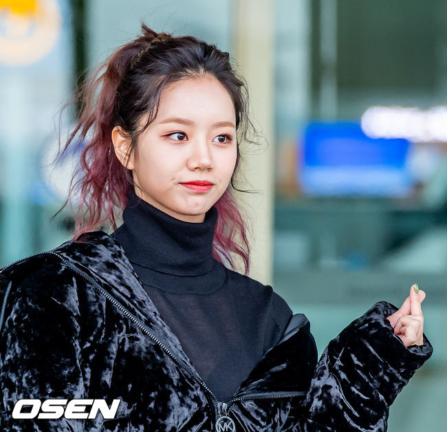 혜리가 출국장으로 향하며 포즈를 취하고 있다. /rumi@osen.co.kr