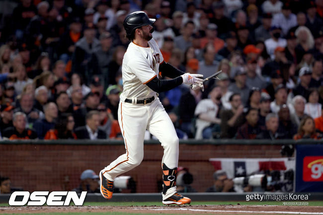 [사진] 작년 샌프란시스코에서 뛴 크리스 브라이언트가 콜로라도 로키스 유니폼을 입는다. ⓒGettyimages(무단전재 및 재배포 금지)