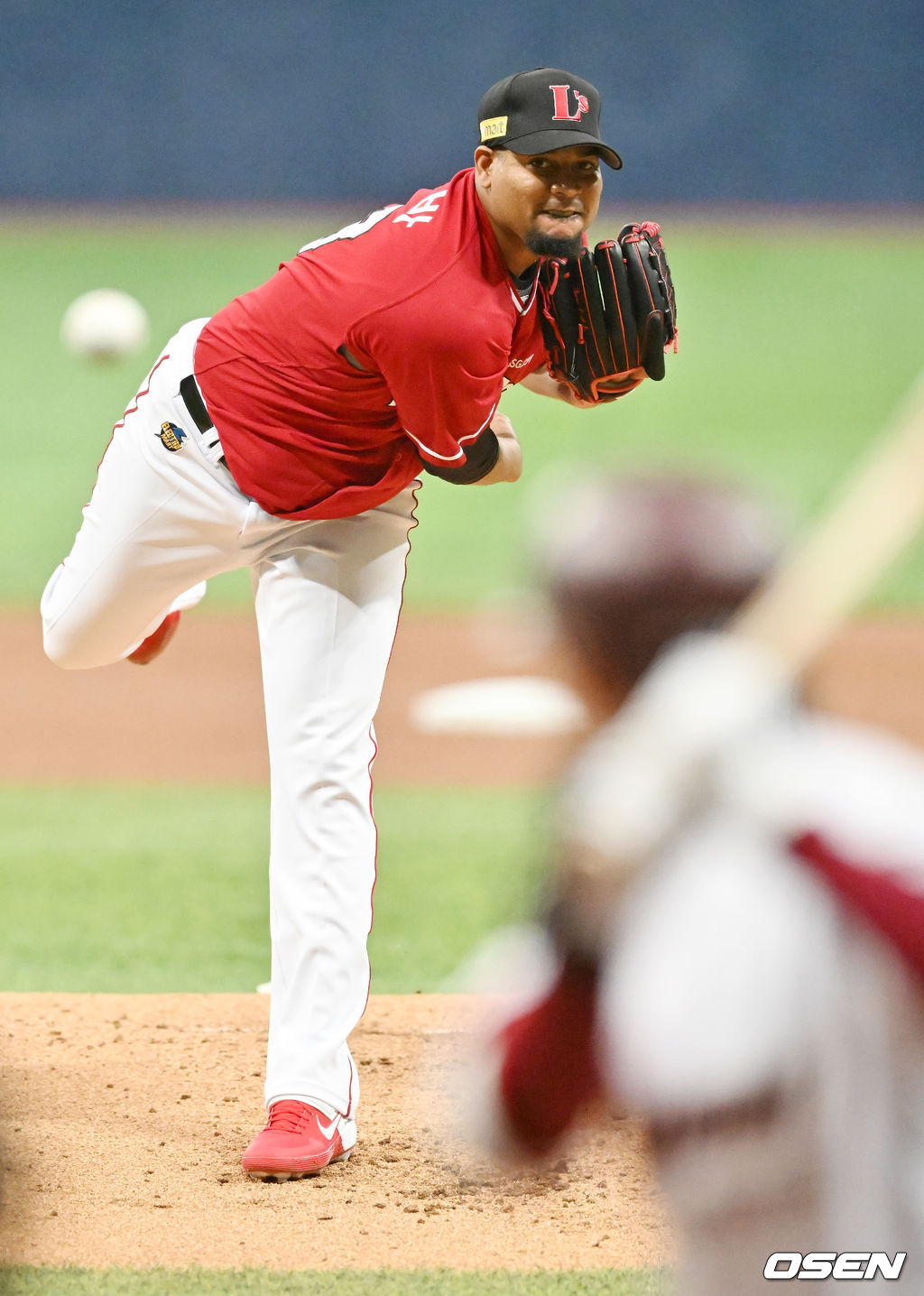 SSG 선발 노바가 마운드 위에서 힘차게 공을 뿌리고 있다. 2022.03.17 / rumi@osen.co.kr