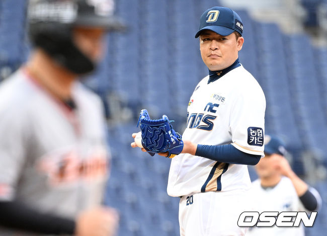 9회말 1사 1,2루 NC 심창민이 한화 이도윤에게 볼넷을 내주며 만루가 되고 있다. 2022.03.17 /cej@osen.co.kr 