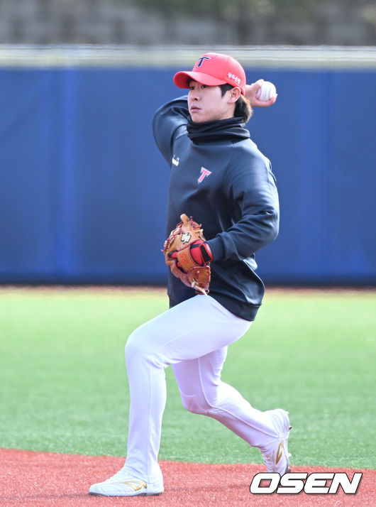 KIA 타이거즈 스프링캠프가 2일 전라남도 함평 KIA챌린저스필드에서 진행됐다.KIA 박찬호가 수비 훈련을 하고 있다. 2022.02.02 /sunday@osen.co.kr