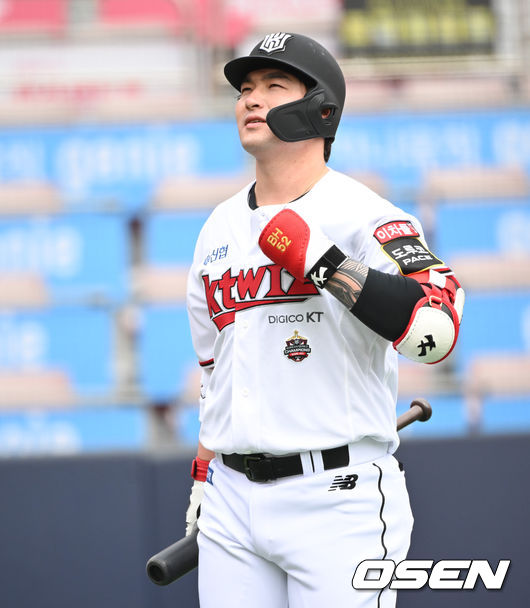 4회초 KT 박병호가 헛스윙 삼진아웃 당한뒤 아쉬워하고 있다. 2022.03.17 / soul1014@osen.co.kr