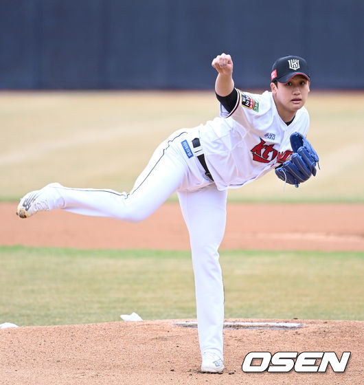 18일 오후 수원 KT위즈파크에서 2022 KBO리그 KT 위즈와 KIA 타이거즈의 시범경기가 열렸다.1회초 무사에서 KT 선발투수 이상우가 역투하고 있다. 2022.03.18 /sunday@osen.co.kr