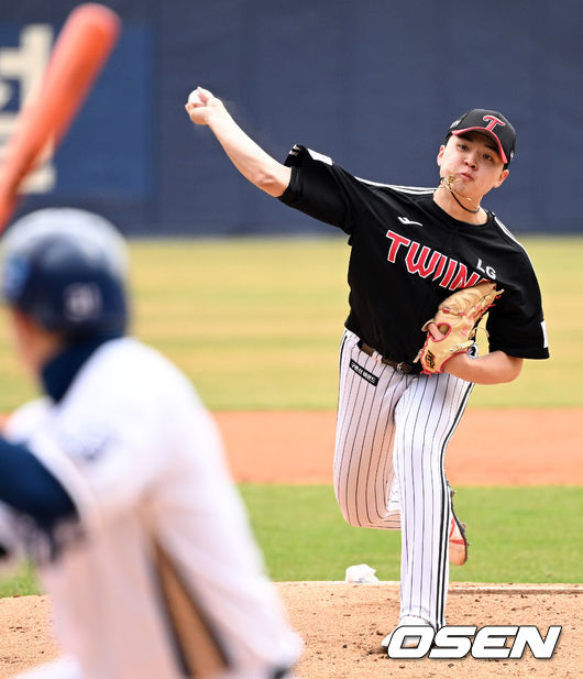 1회말 LG 선발 이민호가 힘차게 공을 던지고 있다. 2022.03.20